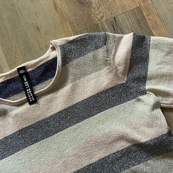 Design Lab Multi-Color Metallic Striped Knit Cropped Bell Sleeve Top Size: Small - Picture 4 of 15